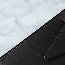 Load image into Gallery viewer, DE GRIFF Oiled Brown Watch Pouch