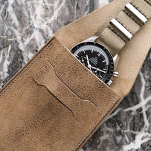Load image into Gallery viewer, DE GRIFF Steppe Brown Watch Pouch
