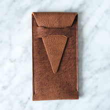 Load image into Gallery viewer, DE GRIFF Tumbled Brown Watch Pouch

