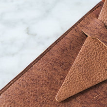 Load image into Gallery viewer, DE GRIFF Tumbled Brown Watch Pouch