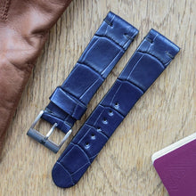 Load image into Gallery viewer, Vintage Alligator (Multiple Colors)