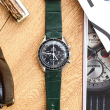 Load image into Gallery viewer, Vintage Alligator (Multiple Colors)