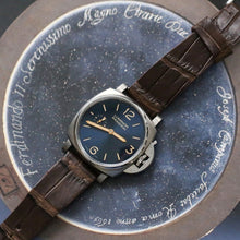 Load image into Gallery viewer, Vintage Alligator (Multiple Colors)