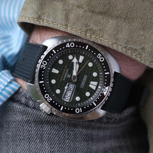 Load image into Gallery viewer, Rubber Tropic Strap Black