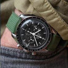 Load image into Gallery viewer, Rubber Tropic Strap Forrest Green