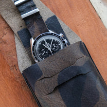 Load image into Gallery viewer, DE GRIFF Short Watch Pouch in Camouflage (Bracelet Edition)
