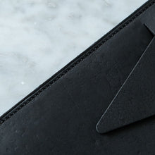 Load image into Gallery viewer, DE GRIFF Oiled Black Watch Pouch
