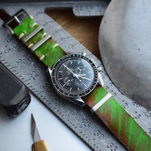 Load image into Gallery viewer, Rugged &#39;Mad Green&#39; Leather NATO
